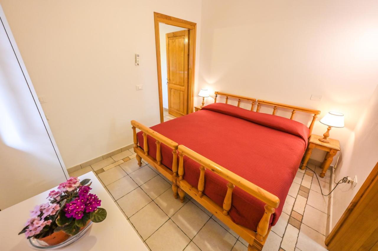 מונטלופו פיורנטינו Agriturismo Poggio Al Pino מראה חיצוני תמונה