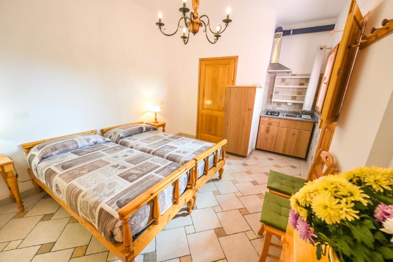 מונטלופו פיורנטינו Agriturismo Poggio Al Pino מראה חיצוני תמונה