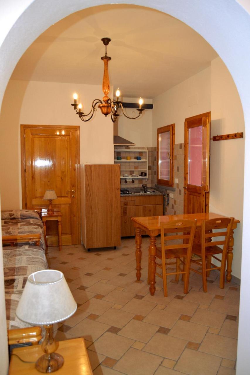 מונטלופו פיורנטינו Agriturismo Poggio Al Pino מראה חיצוני תמונה